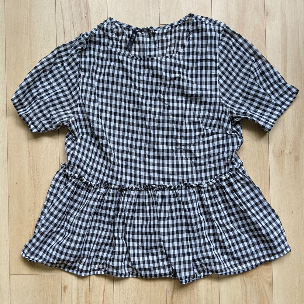 Gingham top with ruffled hem